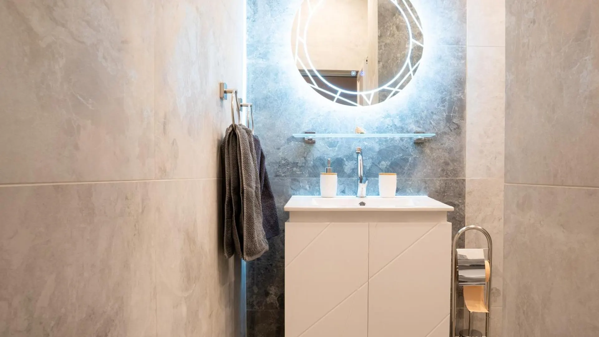 Casa Blue - Two Bdr Suite Next To Ndk Sofia